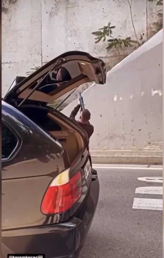 Düğün konvoyunda bagajından çıkardığı otomatik tüfekle havaya rastgele ateş açtı