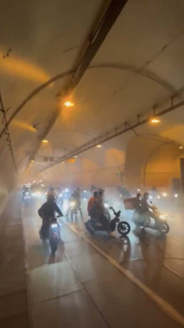 Düğün konvoyunda bagajından çıkardığı otomatik tüfekle havaya rastgele ateş açtı