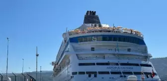 Rus Turistler Amasra'da Denize Girdi