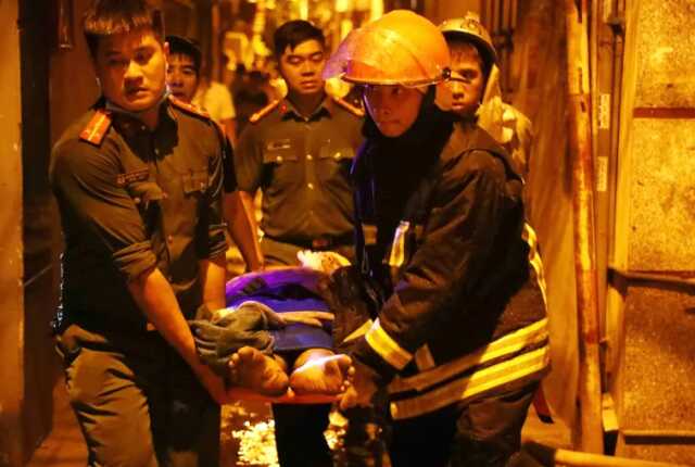 Vietnam'ın başkenti Hanoi'deki apartman yangınında 56'dan fazla kişi hayatını kaybetti Vietnam'ın başkenti Hanoi'deki apartman yangınında 56'dan fazla kişi hayatını kaybetti