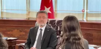 Bakan Yumaklı, İsveç'te su ödülü alan Ayşe Pelin Dedeler ile bir araya geldi