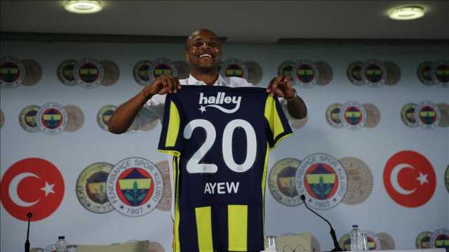 Fatih Karagümrük'ten son dakika bombası! Eski Fenerbahçeli Ayew, İstanbul'a geldi