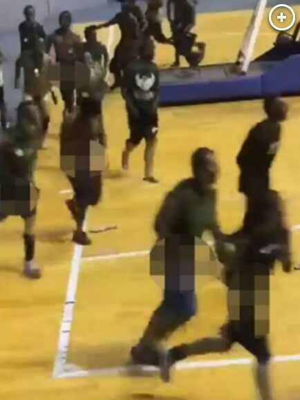 Kadın voleybol takımının zaferini sahada mastürbasyon yaparak kutlayan 6 erkek tıp fakültesi öğrencisi üniversiten atıldı