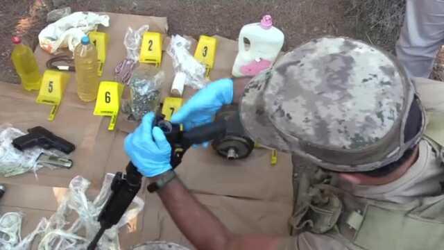 Son Dakika: İzmir'de bombalı eylem hazırlığındaki 10 DEAŞ'lı terörist yakalandı Son Dakika: İzmir'de bombalı eylem hazırlığındaki 10 DEAŞ'lı terörist yakalandı