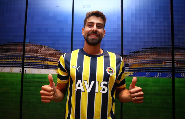 Fenerbahçe, yıldız futbolcuları TFF'ye bildirmedi! Hiçbir maçta forma giyemeyecekler