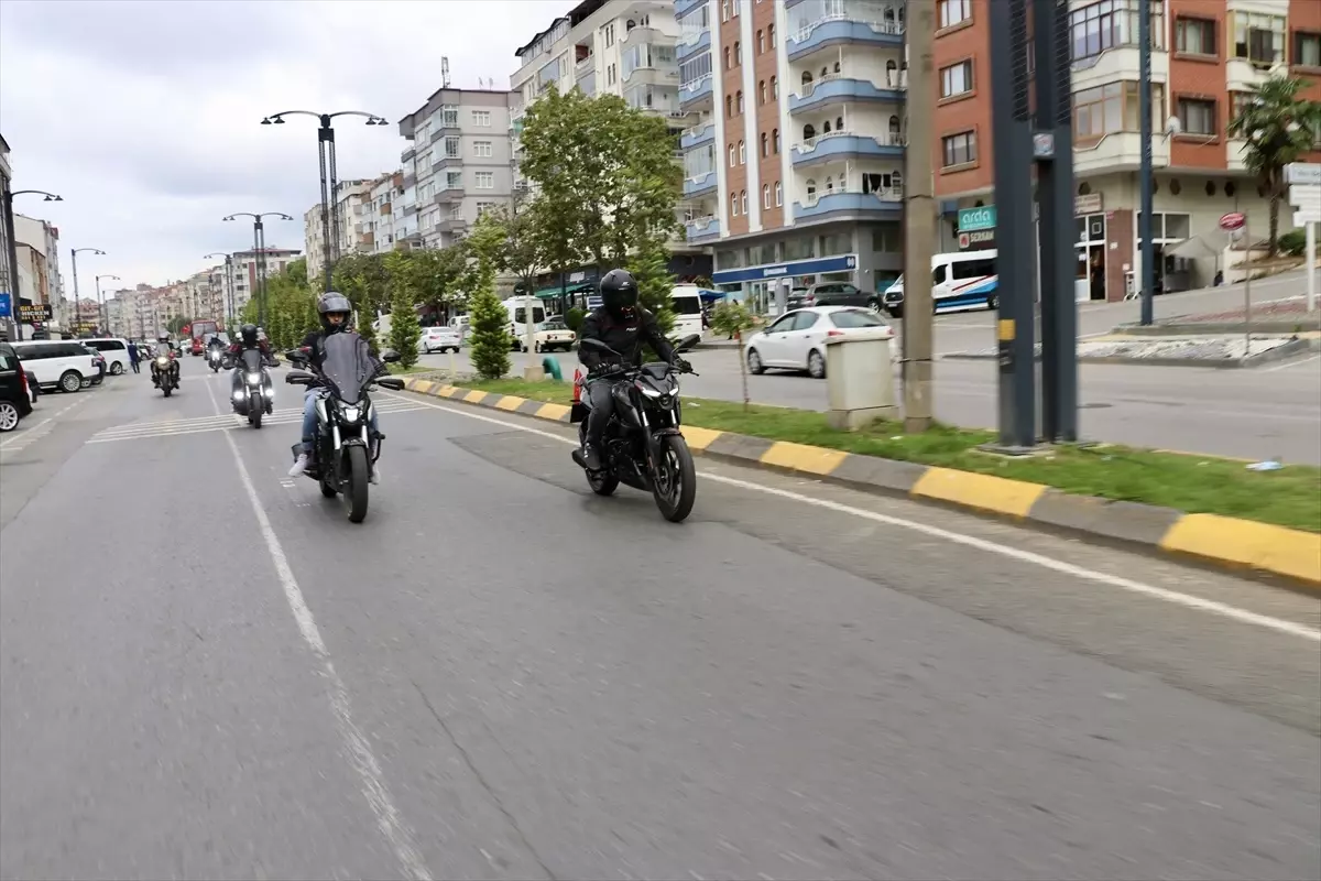 Trabzon da motosiklet tutkunları gaziler için kenti turladı Son Dakika