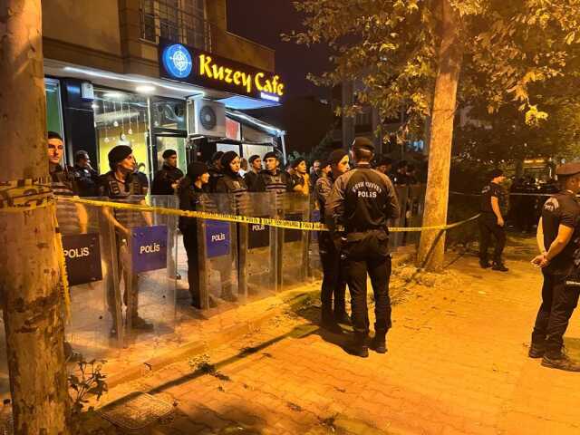 Esenyurt'ta alacak verecek kavgasında bir kişi boğazından bıçaklanarak hayatını kaybetti Esenyurt'ta alacak verecek kavgasında bir kişi boğazından bıçaklanarak hayatını kaybetti