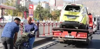 Kocasinan Bulvarı'nda taksiye çarpan motosiklet sürücüsü hayatını kaybetti
