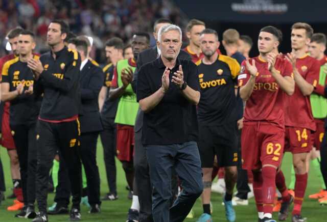 Mourinho, 'Roma tarihinin en kötü sezon başlangıcı' diyen muhabiri konuştuğuna pişman etti