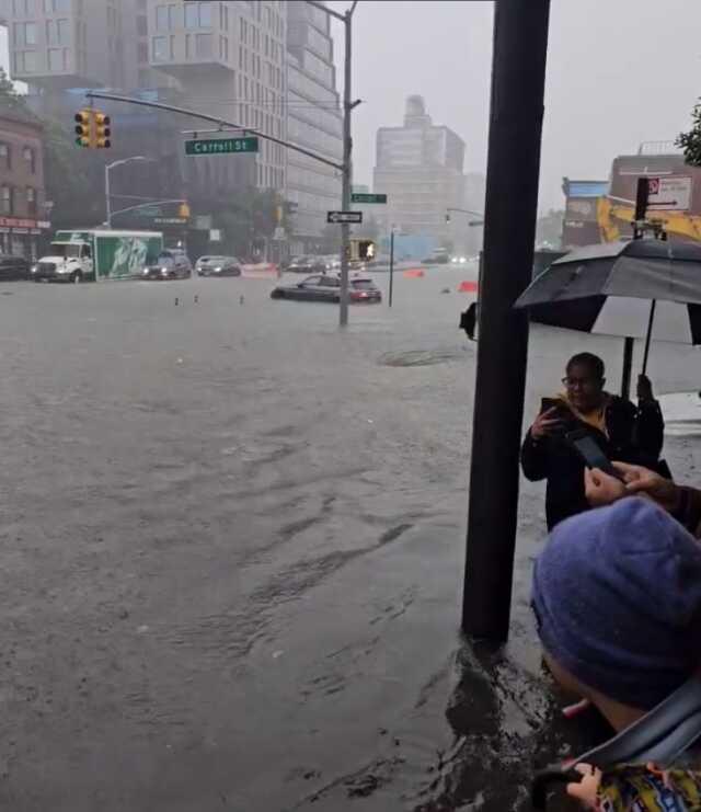 New York'ta su baskınları nedeniyle olağanüstü hal ilan edildi