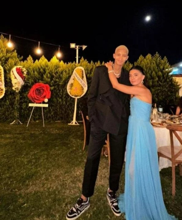 Melissa Vargas ve Zehra Güneş'ten milli voleybolcunun düğününe damga vuran Erik Dalı performansı