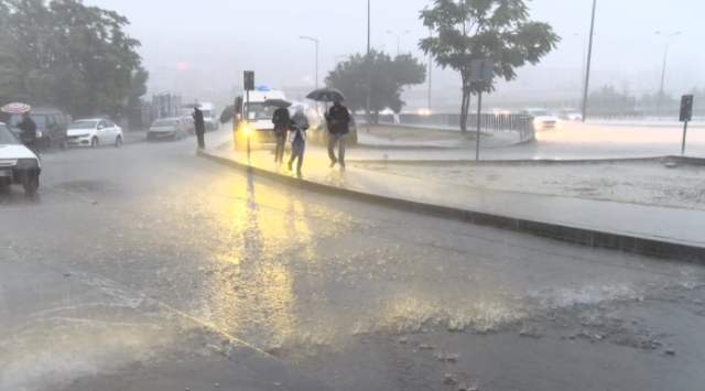Meteoroloji 44 kenti sarı ve turuncu kodla uyarmıştı! Sağanak yağış İstanbul'da çok kuvvetli başladı