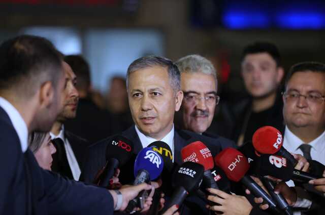 İçişleri Bakanı Yerlikaya terör saldırısında yaralanan polisleri ziyaret etti İçişleri Bakanı Yerlikaya terör saldırısında yaralanan polisleri ziyaret etti