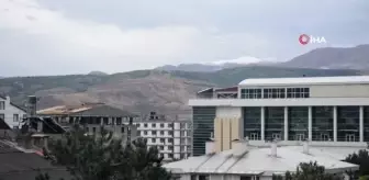 Bitlis'in yüksek kesimlerine mevsimin ilk karı düştü