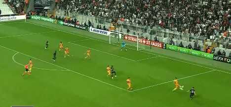 Takımı sırtlamaya devam ediyor! Aboubakar'dan olağanüstü bir gol daha