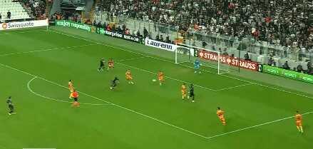 Takımı sırtlamaya devam ediyor! Aboubakar'dan olağanüstü bir gol daha