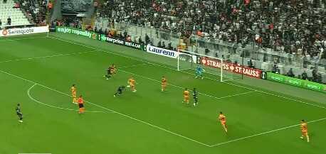 Takımı sırtlamaya devam ediyor! Aboubakar'dan olağanüstü bir gol daha