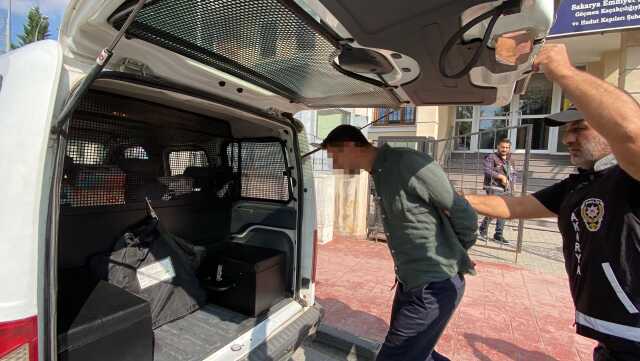 Aldatıldığını düşünüp eşini takip eden adam, hem karısına hem de buluştuğu kişiye kurşun yağdırdı