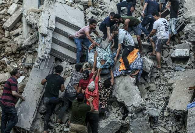 İsrail ordusunun abluka altındaki Gazze'ye düzenlediği saldırılarda 3 kilise zarar gördü, 31 cami tamamen yıkıldı İsrail ordusunun abluka altındaki Gazze'ye düzenlediği saldırılarda 3 kilise zarar gördü, 31 cami tamamen yıkıldı