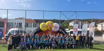 Kızılcahamam'da yapılan Softbol Şampiyonasında dereceye giren takımlara ödülleri verildi