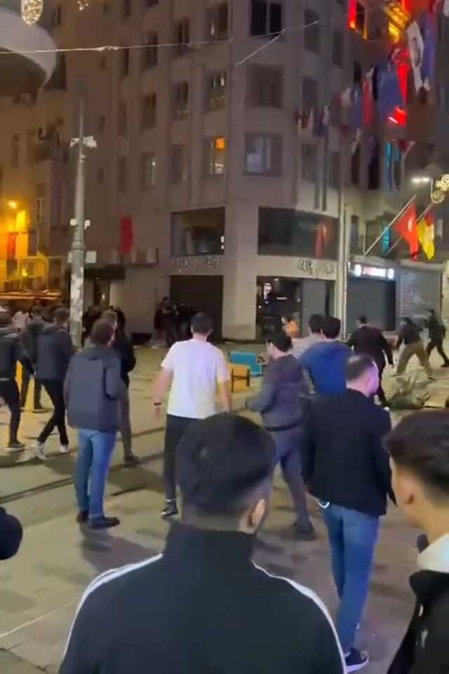 Galatasaray maçı öncesi Bayern Münih taraftarı Taksim'i birbirine kattı: 5 yaralı