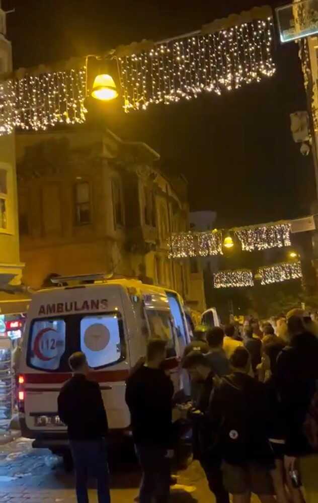 Galatasaray maçı öncesi Bayern Münih taraftarı Taksim'i birbirine kattı: 5 yaralı