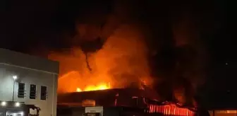 Manisa'da bir kauçuk fabrikasında yangın çıktı