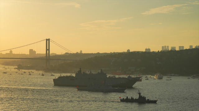 Türk donanmasının 100 gemili resmigeçidi Yunan basınında: Erdoğan'ın emriyle güç gösterisi yaptılar