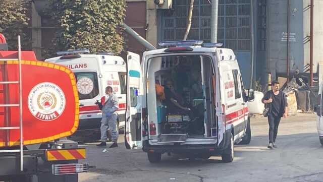 Kocaeli'deki plastik fabrikasında kimyasal tank patladı! 1'i ağır 3 işçi yaralandı Kocaeli'deki plastik fabrikasında kimyasal tank patladı! 1'i ağır 3 işçi yaralandı
