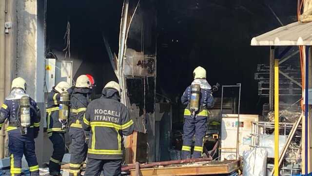 Kocaeli'deki plastik fabrikasında kimyasal tank patladı! 1'i ağır 3 işçi yaralandı Kocaeli'deki plastik fabrikasında kimyasal tank patladı! 1'i ağır 3 işçi yaralandı