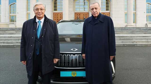 Cumhurbaşkanı Erdoğan, Kazak mevkidaşına TOGG hediye etti Cumhurbaşkanı Erdoğan, Kazak mevkidaşına TOGG hediye etti