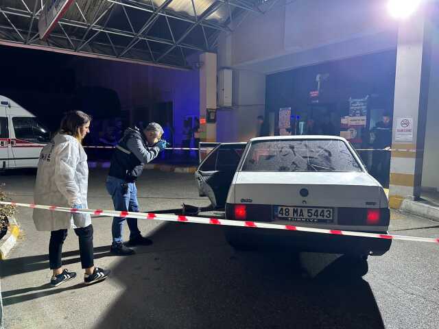 Silahlı saldırıda ağır yaralanan kadın, hastaneye kendi kullandığı otomobille gitti