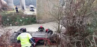 Manisa'da Gediz Köprüsü'nden düşen araçta 3 kişi hayatını kaybetti