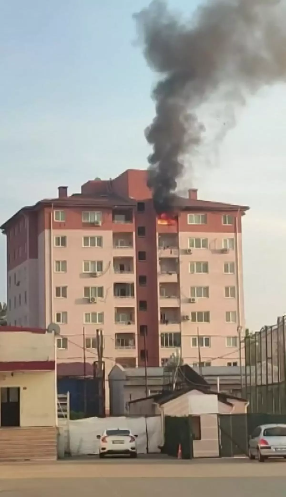 Diyarbakır da 8 Ana Jet Üssü Komutanlığı ndaki Lojmanda Yangın Çıktı