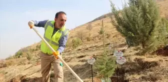 Malatya'da depremde hayatını kaybedenlere fidan dikildi