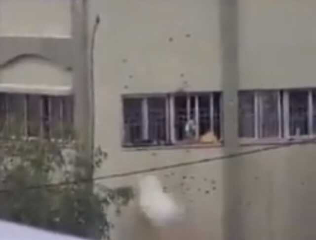 Endonezya Hastanesi'ni kuşatan İsrail ordusu, dışarı kaçanları vurmaya başladı! Çok sayıda can kaybı var Endonezya Hastanesi'ni kuşatan İsrail ordusu, dışarı kaçanları vurmaya başladı! Çok sayıda can kaybı var