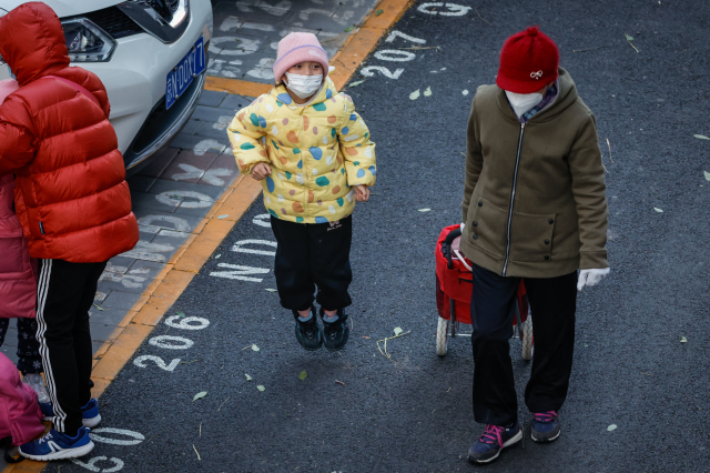 Çin'de gizemli zatürre salgını patlak verdi! Hastaneler vakalarla doldu taştı