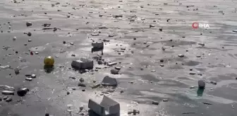 Sinop'ta fırtınada deniz kenarı çöplerle doldu