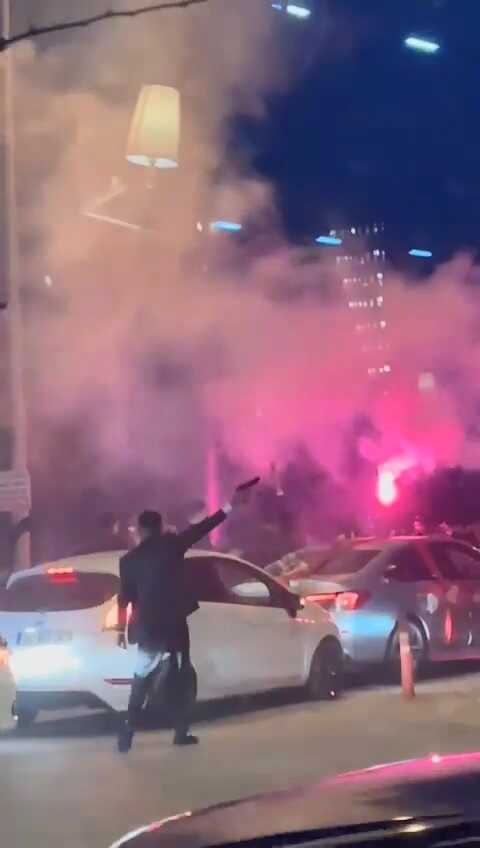 Havaya ateş açıp, lastik yaktılar! Bursa'da yolu kapatan düğün konvoyundaki magandalar terör estirdi