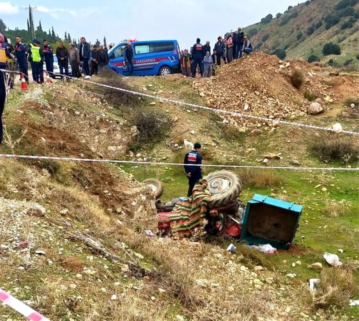 Manisa da traktör kazası 3 çocuk annesi kadın hayatını kaybetti Son