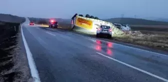 Amasya'da Yumurta Yüklü TIR Devrildi: 2 Yaralı