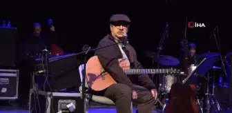 Bülent Ortaçgil Sinop'ta konser verdi