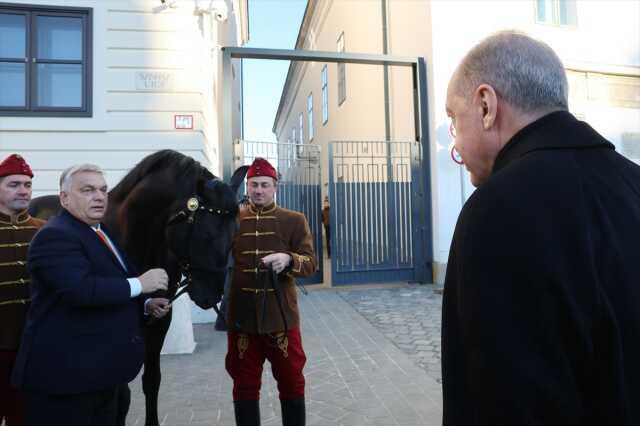 Cumhurbaşkanı Erdoğan'dan, Macaristan Başbakanı Orban'a Togg jesti! Otomobilin plakası dikkatlerden kaçmadı