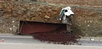 Yahyalı'da devrilen kamyonun sürücüsü yaralandı