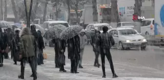 Bitlis'te yoğun kar yağışı etkisini sürdürüyor