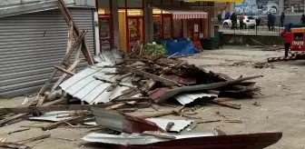 Rize'de Fırtına Sonucu Çatılar Uçtu