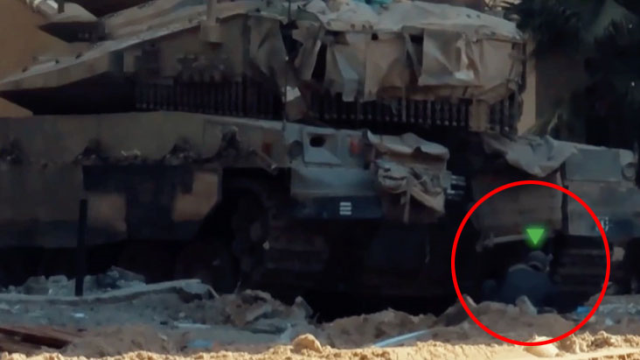 Kassam savaşçısı, yanına kadar sokulduğu İsrail tankını havaya uçurdu