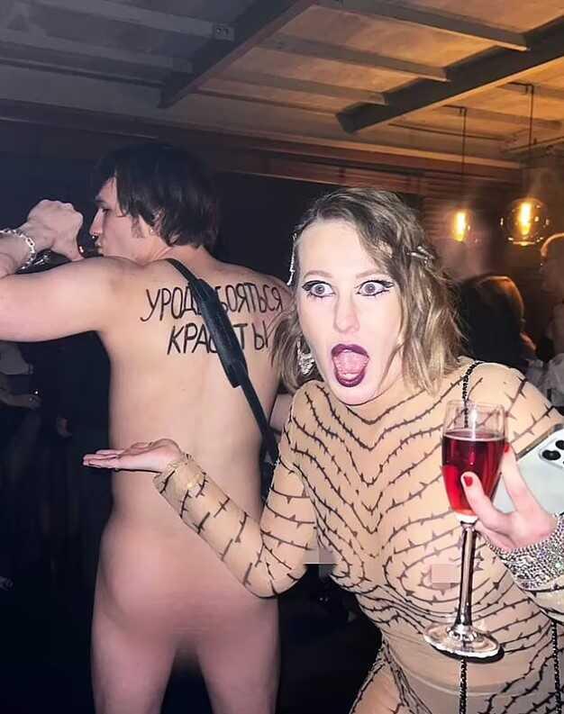 Düzenlediği parti ile Rusya'yı ayağa kaldıran rapçi Vacio'na hapis cezası verildi Düzenlediği parti ile Rusya'yı ayağa kaldıran rapçi Vacio'na hapis cezası verildi