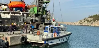 Bartın Limanı'nda Şehit Emniyet Müdürü Zafer Koyuncu'nun İsmini Taşıyan Kontrol Botu Denize İndirildi