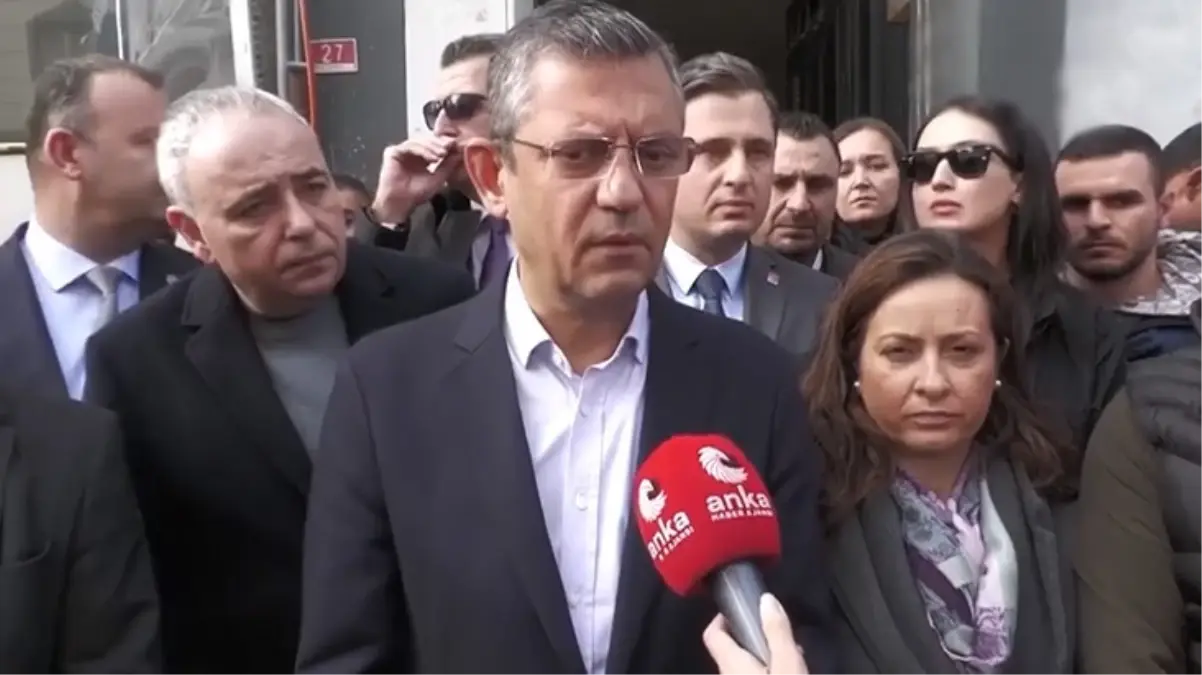 Özgür Özel cenazesinde protesto edildiği şehidin ailesini ziyaret etti